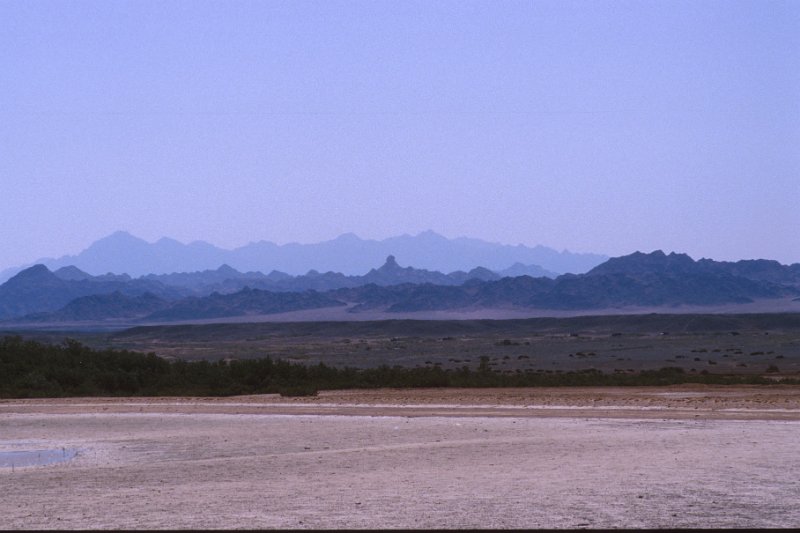 sin5-24.jpg - die landschaft ändert sich