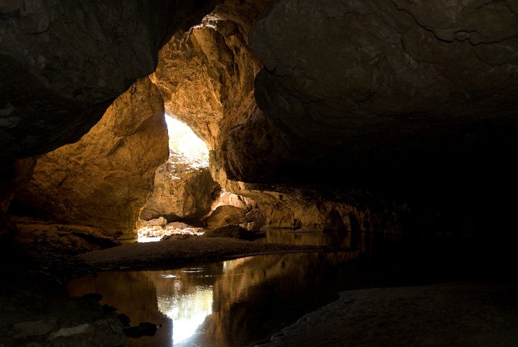 _AUS9279.jpg - tunnel creek, der bach hat sich einen weg durch den berg gebahnt