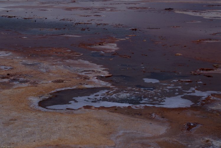 254-13.jpg - uyuni, der salar enthält neben salz viele wertvolle mineralien, die auch abgebaut werden