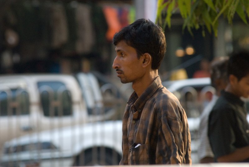 _CHI4985.jpg - rangoon - menschen in burma haben keine probleme mit dem gewicht ...