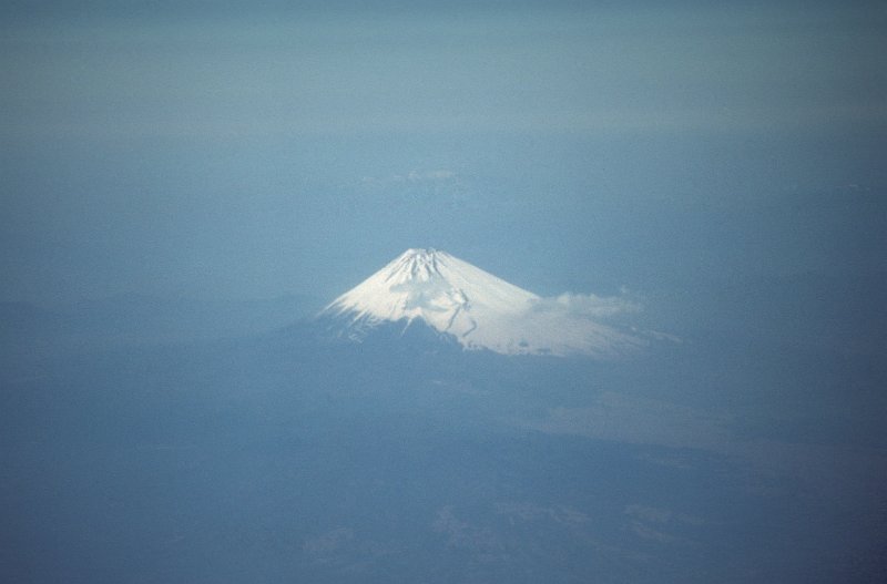 1982-0029-004-Bearbeitet.jpg - der fuji, ein fast perfekter kegel