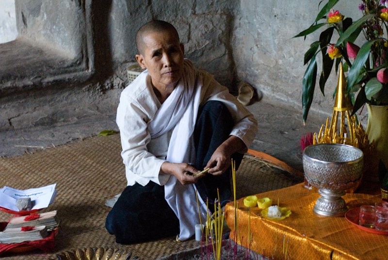 _CHI4259.jpg - nonne im angkor wat