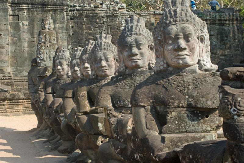 _CHI4549-Bearbeitet.jpg - ... seiten zum südtor des angkor thom