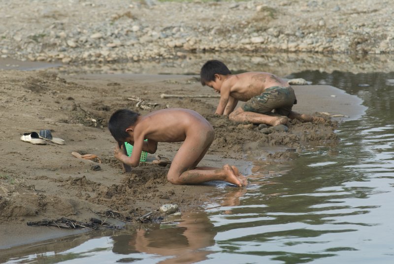 CHI_3450.jpg - vang vieng - kleider sind nicht notwendig