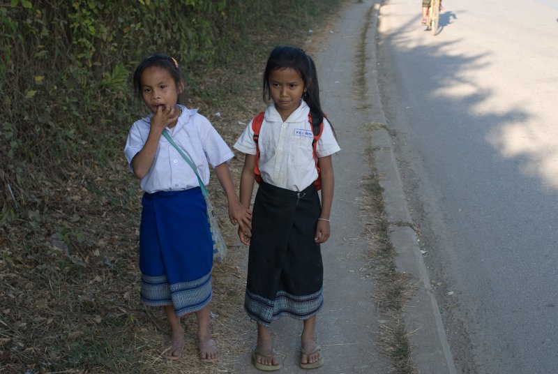 CHI_3540.jpg - luang prabang - auf dem heimweg von der schule