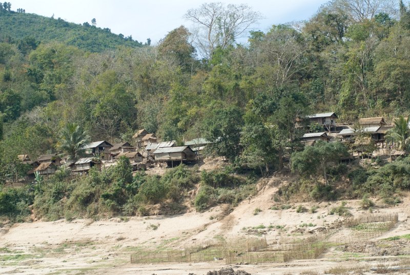 CHI_3823.jpg - mekong - dorf am ufer des flusses
