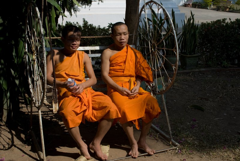 CHI_3382.jpg - vientiane - ausruhen zwischen meditationen