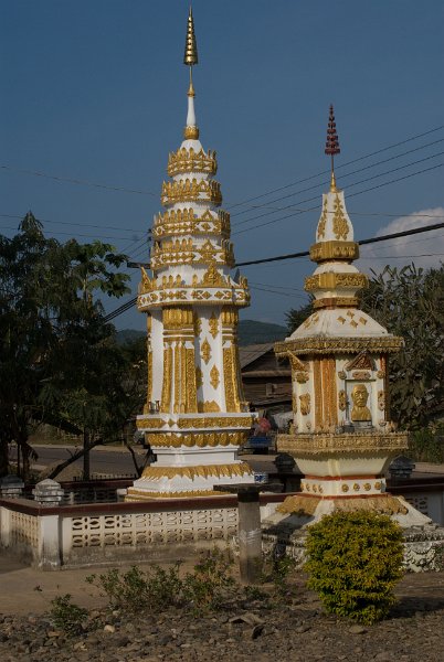 CHI_3463.jpg - vang vieng - pagoden