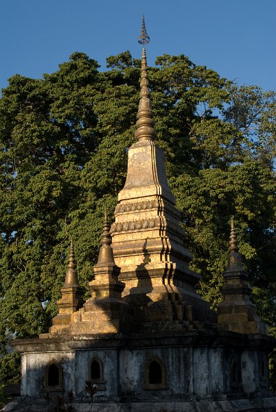 CHI_3547.jpg - luang prabang - pagode beim wat that