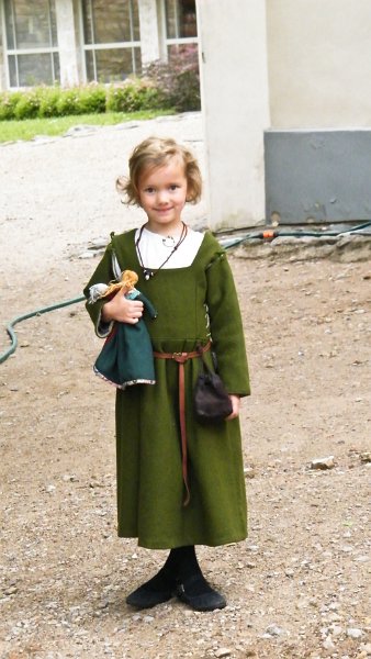 DSCF5238.jpg - Cesis - Burg und Schlossruine - auch die Puppe ist historisch gekleidet