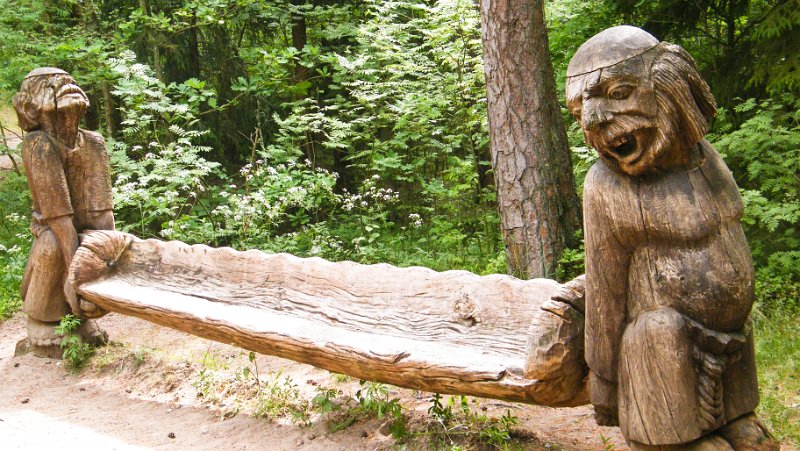 DSCF5071.jpg - Kurische Nehrung - im Hexenwald, Holzskulptur