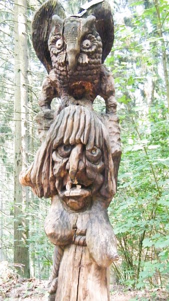 DSCF5075.jpg - Kurische Nehrung - im Hexenwald, Holzskulptur