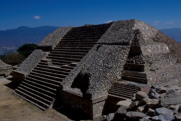 157-33.jpg - tempel in monte alban