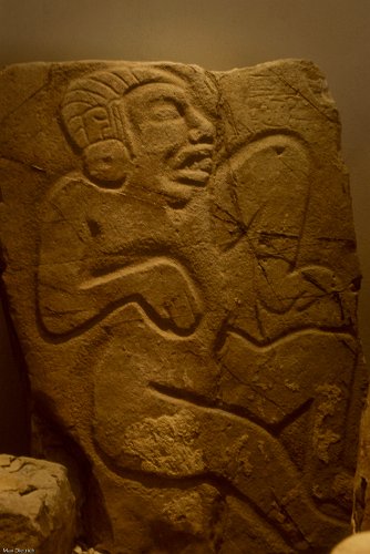 157-34.jpg - eine stele