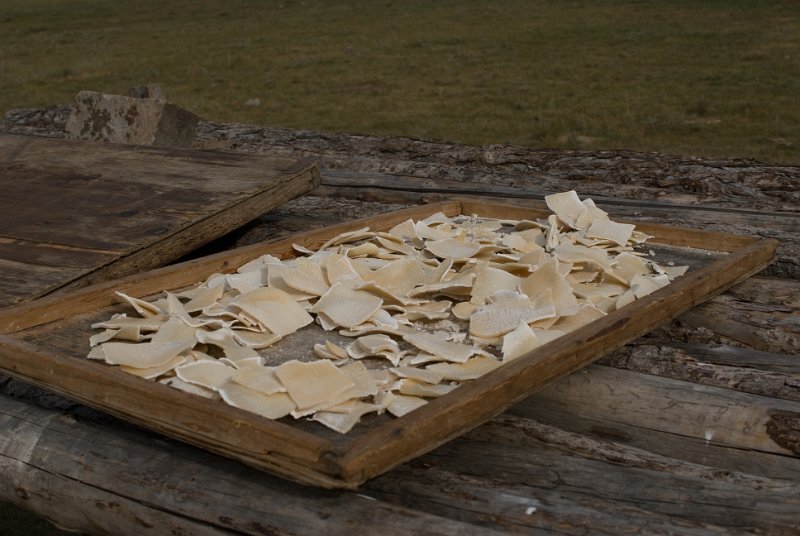 DSC_0175.jpg - wintervorrat - steinhartes, getrocknetes yoghurt