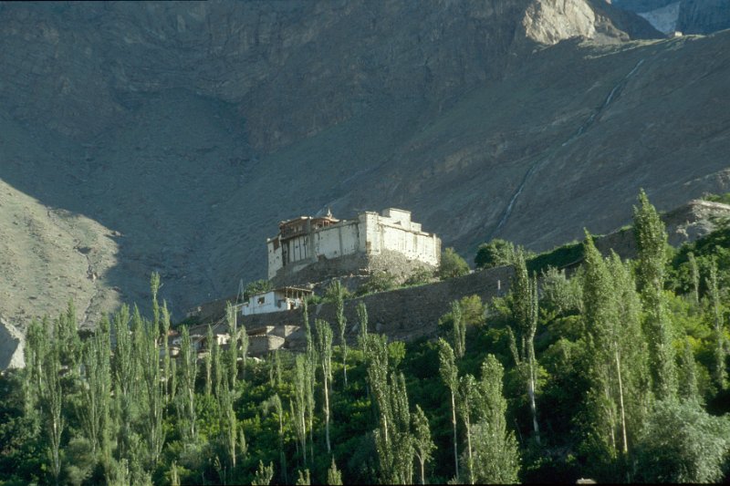 p06-22.jpg - das fort von karimabad im hunza tal