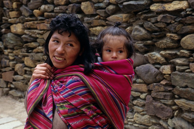 241-32.jpg - ollantaytambo, mutter mit kind