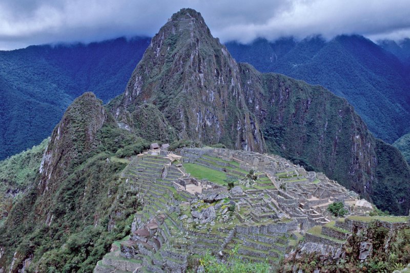 242.24-Bearbeitet.jpg - machu picchu, für hunderte von jahren versteckt, erst 1911 durch einen amerikaner mit hilfe von einheimischen gefunden