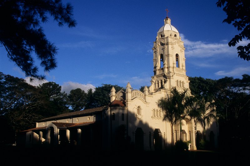 352-09.jpg - paraguayanische kirche