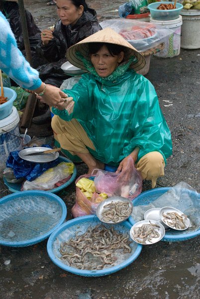 CHI_2659.jpg - hue - ihre fischchen schwammen auch im regen