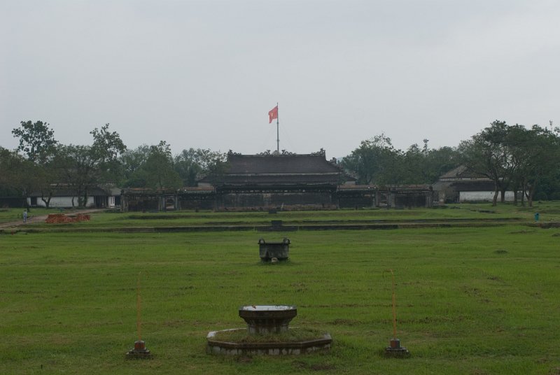 CHI_2638.jpg - hue - hier stand einmal der kaiserpalast, 1968 eroberte der vietcong hue und bei der vertreibung durch die südvietnamesen und usa wurde die stadt mit palast zerstört