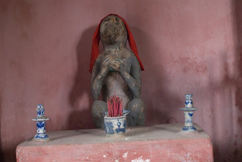 CHI_2802.jpg - hoi an - auf der gedeckten brücke sind die affengötter zuhause