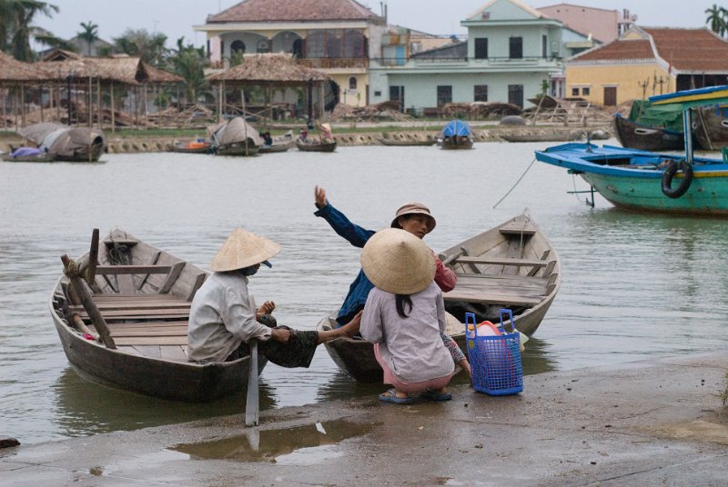 CHI_2846.jpg - hoi an - schwatz am hafen