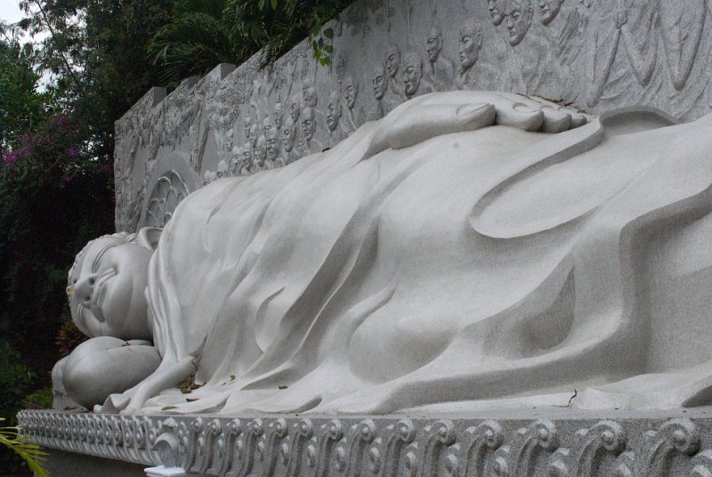 CHI_2936.jpg - nha trang - schlafender buddha bei der long son pagoda