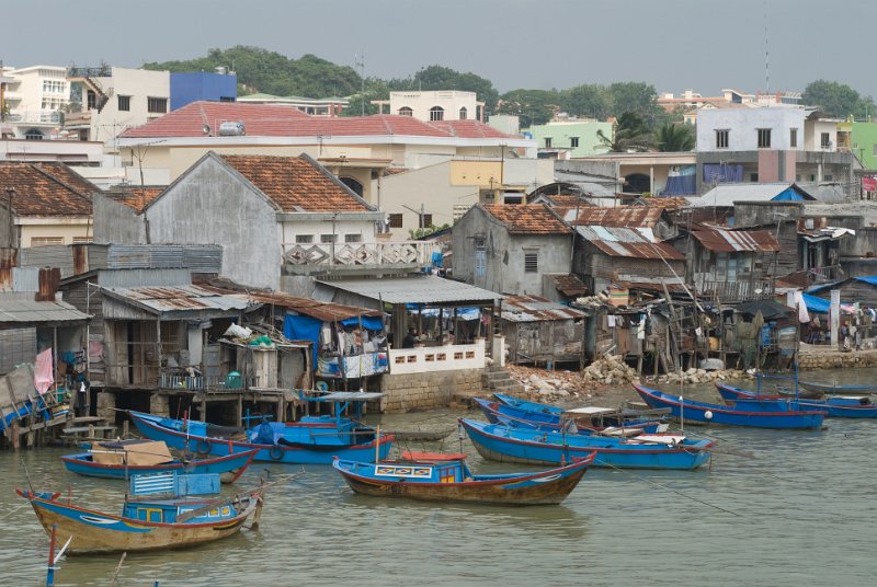 CHI_3011.jpg - nha trang - fischer hütten am cai fluss
