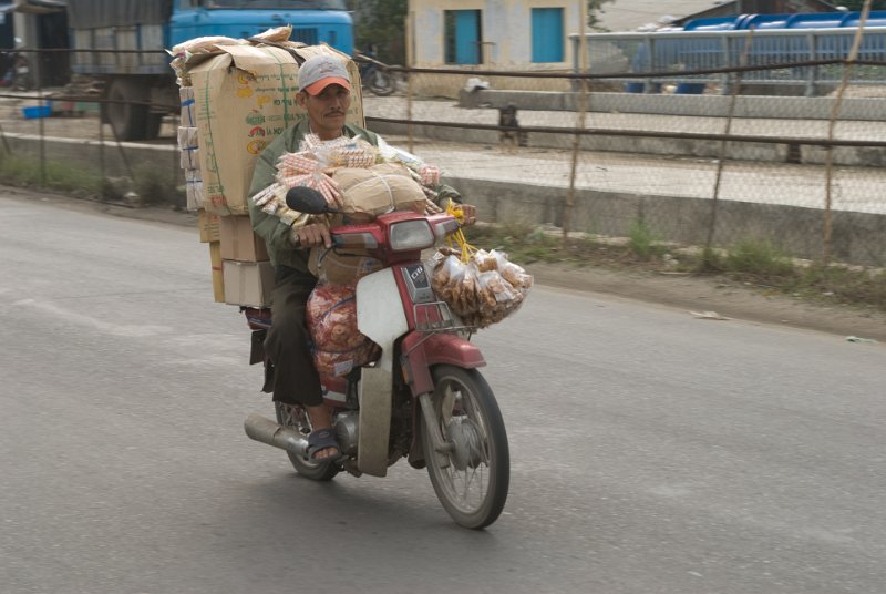 CHI_3024.jpg - nha trang - man kann alles auf zwei rädern liefern