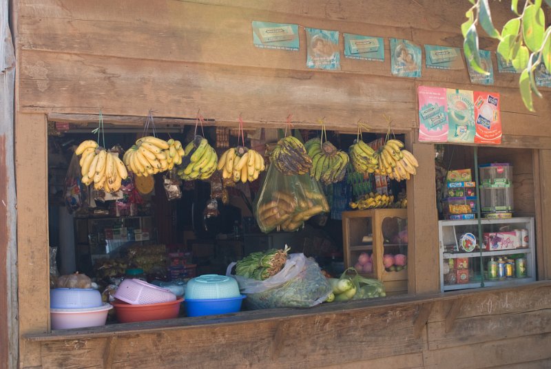 CHI_3265.jpg - dalat - chicken village, der einzige laden weit und breit