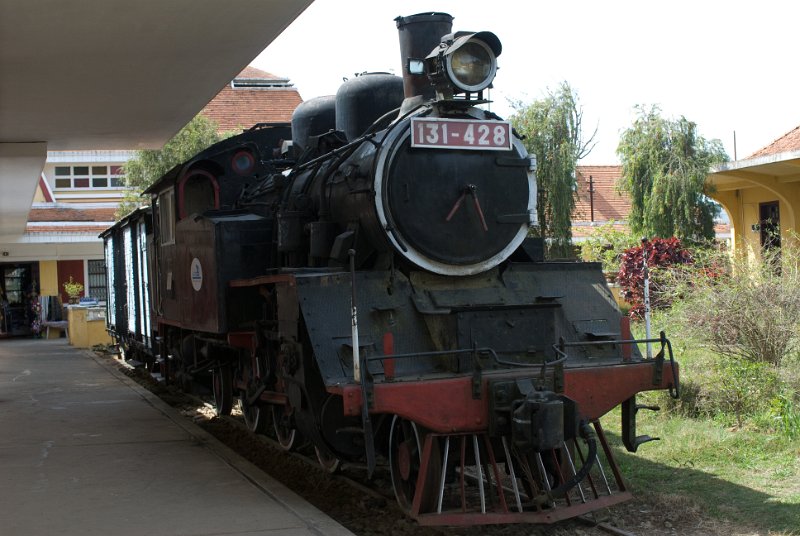 CHI_3323.jpg - dalat - alte russische lokomotive, die linie führte einst bis nha trang, wurde wegen dem vietcong geschlossen und ist heute noch 8km lang, schmalspur mit zahnrad