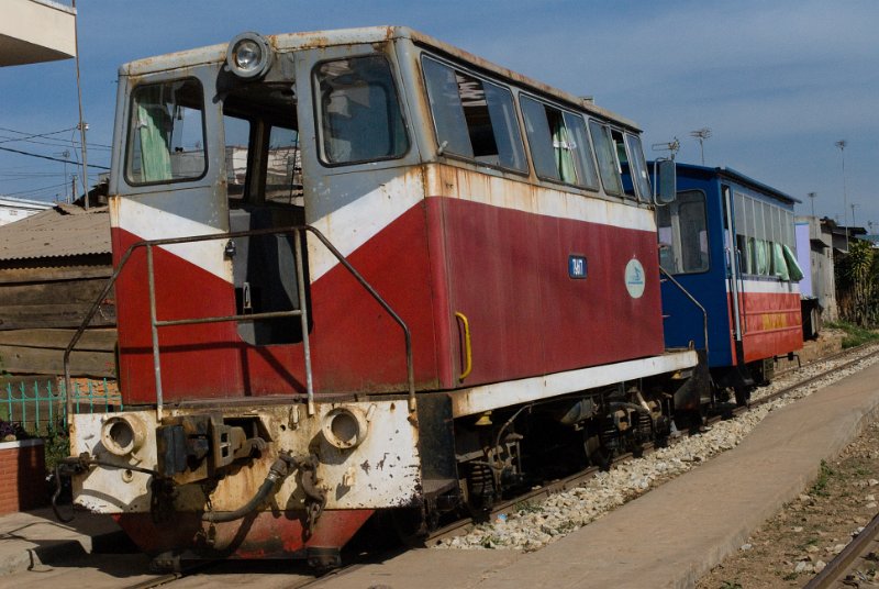 CHI_3360.jpg - dalat - die heutige lokomotive, ein älteres modell fährt heute vermutlich auf der ursprünglichen strecke über die furka