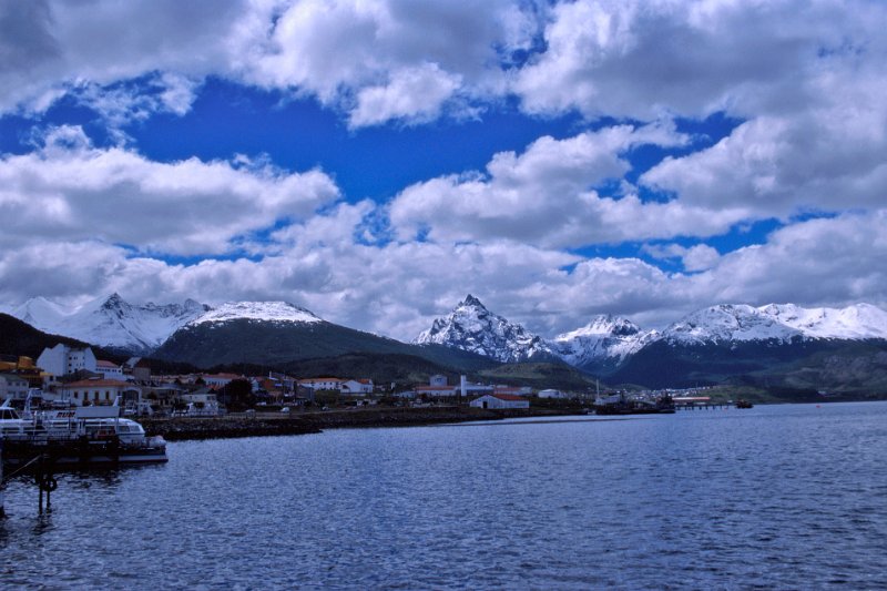 317-27-Bearbeitet.jpg - harbour of ushuaia