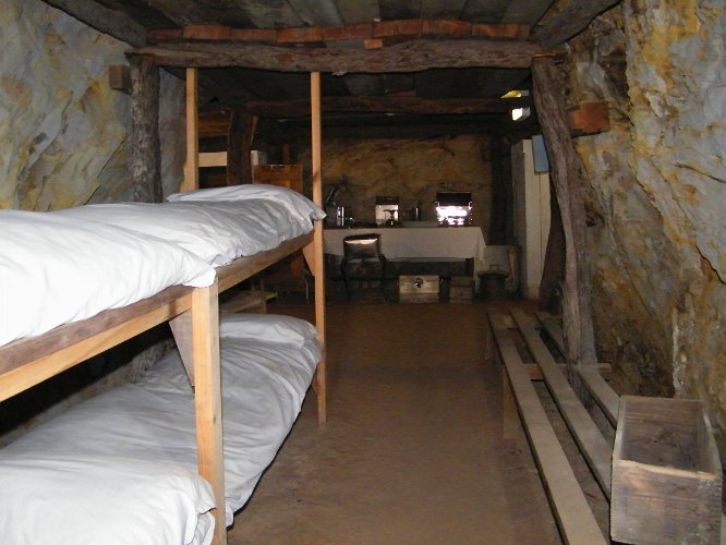 DSCF1094.jpg - mount isa, after the japaneese attacked darwin, this underground hospital was built, not a very comfotable place, good that it had never been used