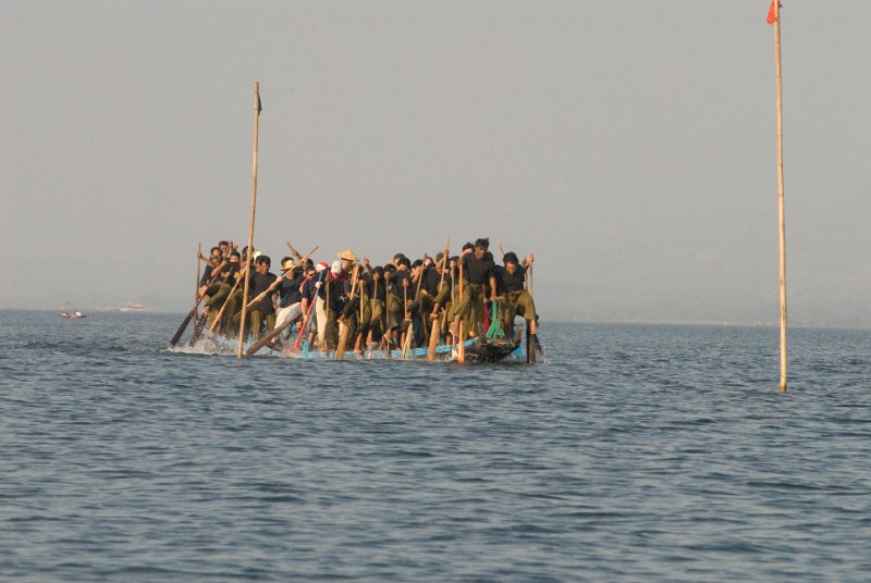 _DSC5567.jpg - regatta on inle lake