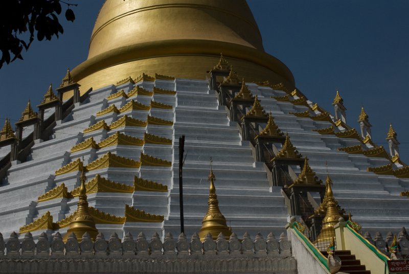 _CHI5057.jpg - ... the size of this stupa