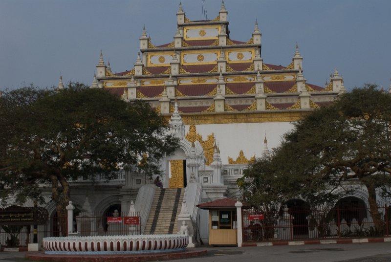 _DSC5684.jpg - mandalay, atumashi kyaung, rebuilt after a fire