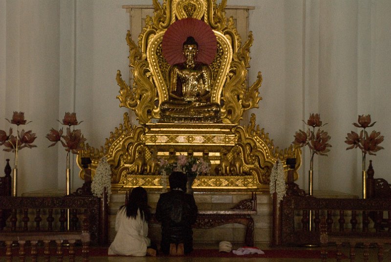 _DSC5686.jpg - praying couple