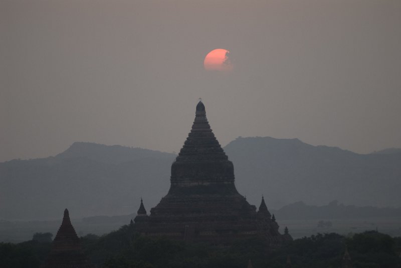 _DSC6374.jpg - sunset over the temples