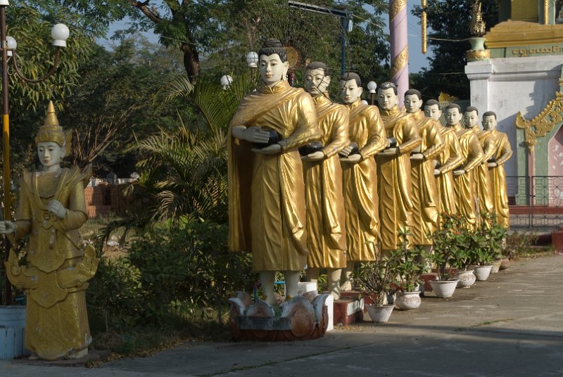 _DSC6489.jpg - pyay, monks ready for alms collection