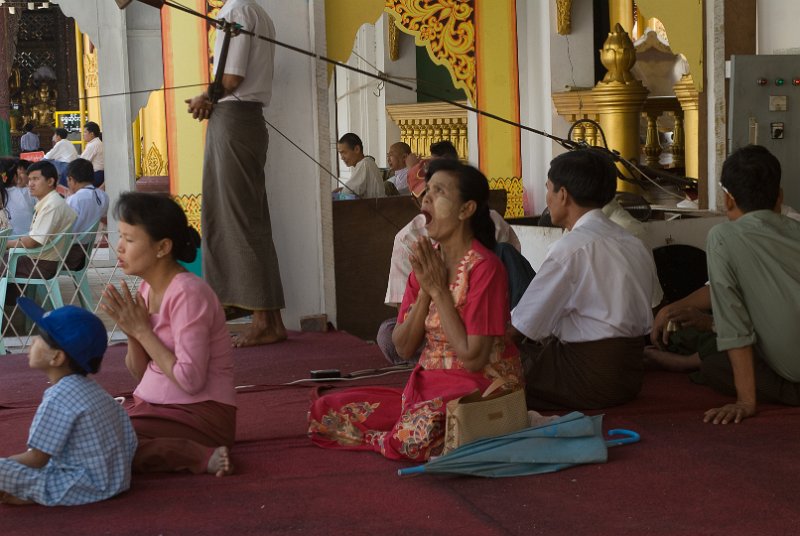 _DSC6543.jpg - shwedagon paya, from here a little cable car take the prayers high up to a stupa