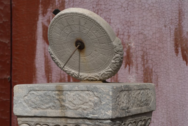 CHI_0491.jpg - a sundial