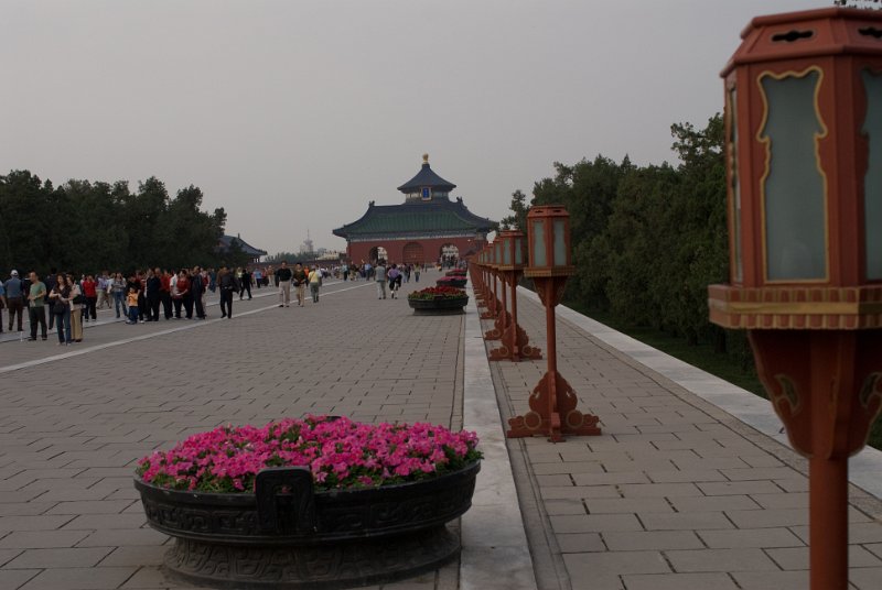 CHI_0596.jpg - on the way to the temple of the heaven