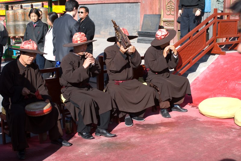 CHI_0815.jpg - donating enough money make them play a tune