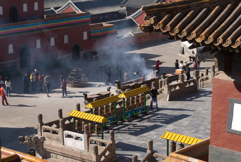 CHI_0830.jpg - insence smoke over the prayer drums