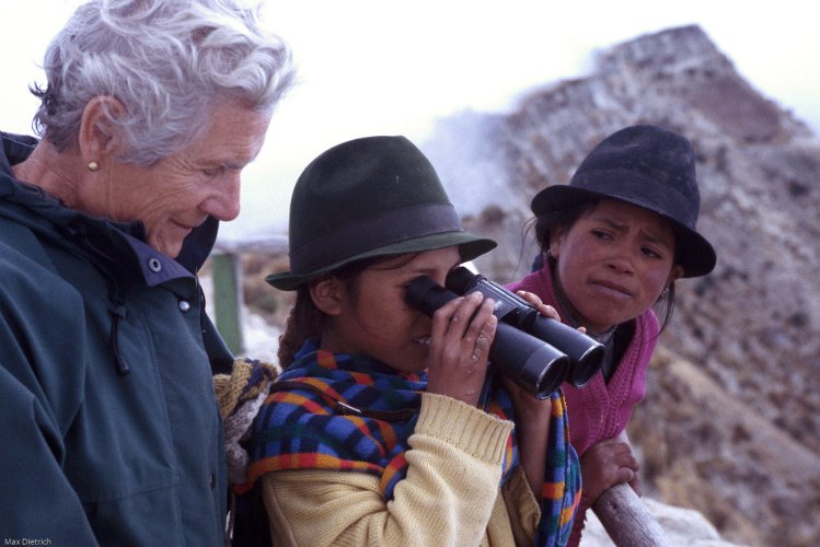 223-31.jpg - binoculars are always attractive