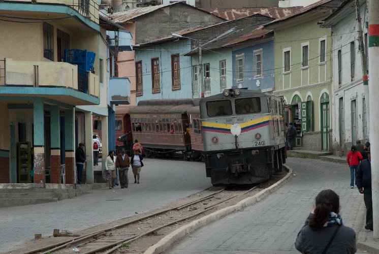_ECU7688.jpg - alausí, the train moves right through the village