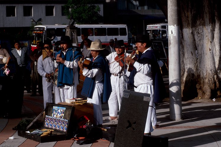 204-37.jpg - muisicians