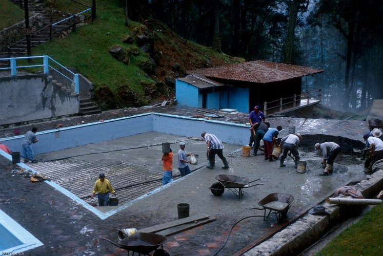 152-24.jpg - los azufres, extending the bath while ...